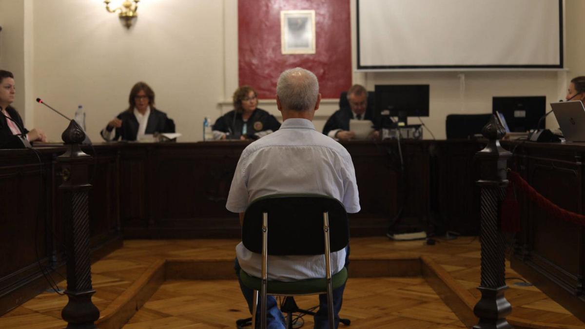 El profesor de fagot, Rafael F.R., testifica en el juicio celebrado en la Audiencia.