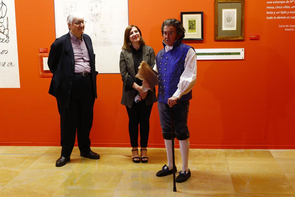 Domingo Buesa, Sara Fernández y Francisco de Goya, en la exposición.
