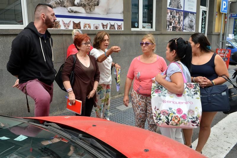 19/07/2018 LAS PALMAS DE GRAN CANARIA. Desahucio e incautación de historiales en la clínica de iDental. SANTI BLANCO  | 19/07/2018 | Fotógrafo: Santi Blanco