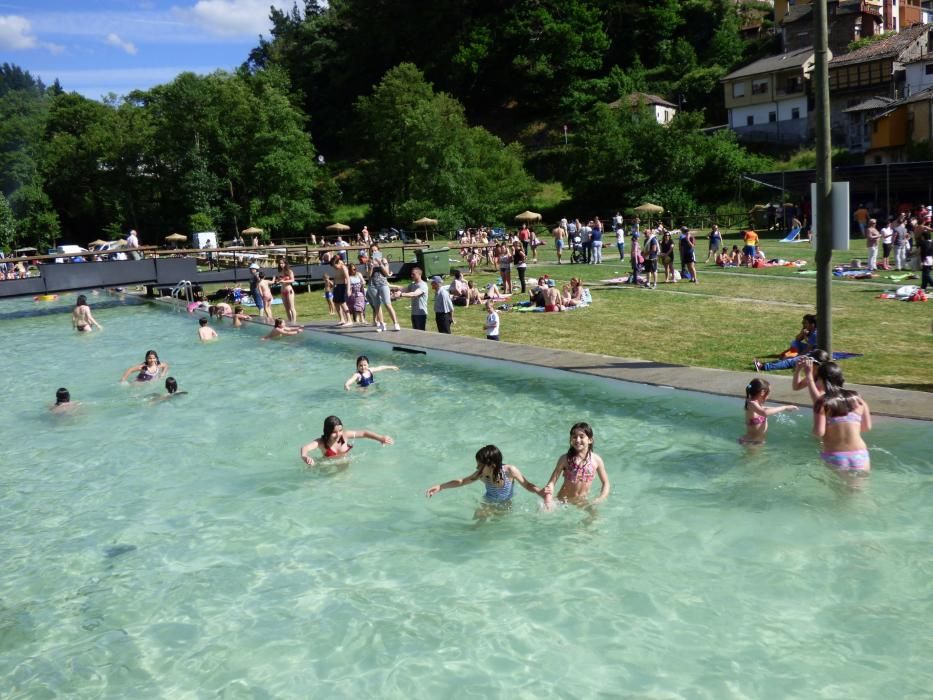 La "playa" de Cangas del Narcea en el Prao del Molín