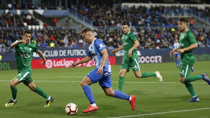 Ontiveros en una acción del encuentro ante el Sporting de Gijón de la pasada temporada.