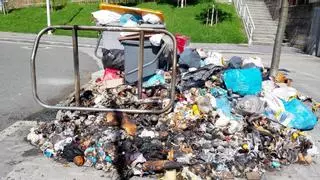 El conflicto de la basura se recrudece con la quema de contenedores y una menor recogida