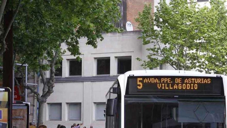 La congelación de la tarifa de autobús obliga a compensar a la empresa