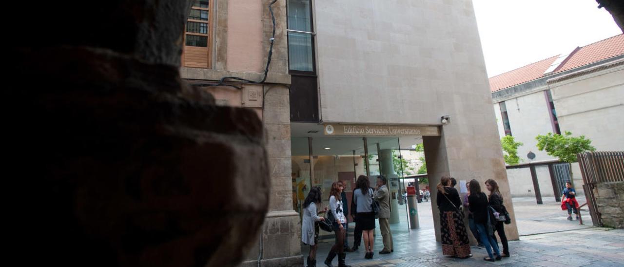 Edificio de servicios universitarios en Avilés.