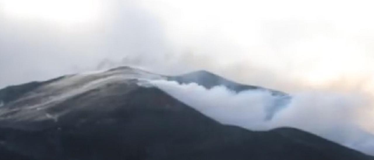 La lava de Cumbre Vieja está a 180 metros de la nueva carretera de Puerto Naos