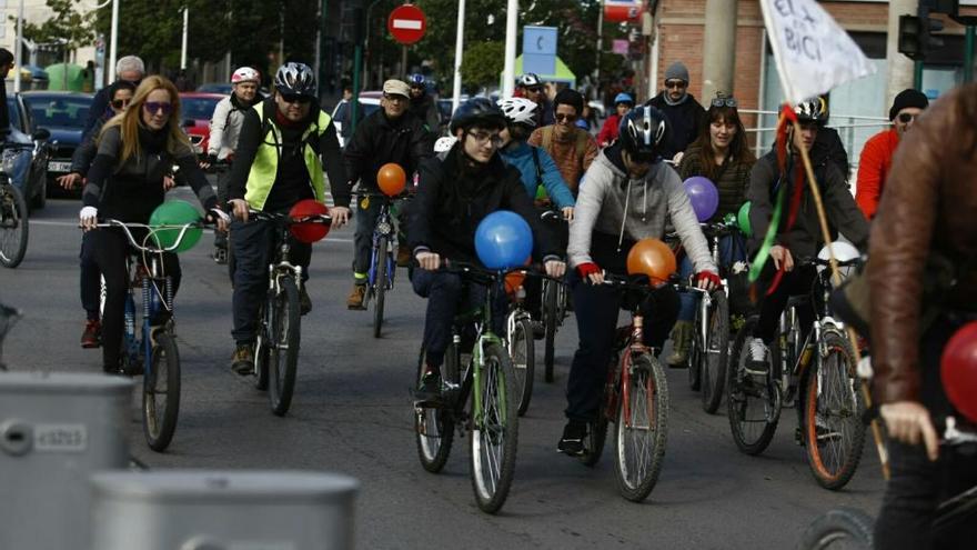 Los ciclistas urbanos reivindican su presencia en las calles