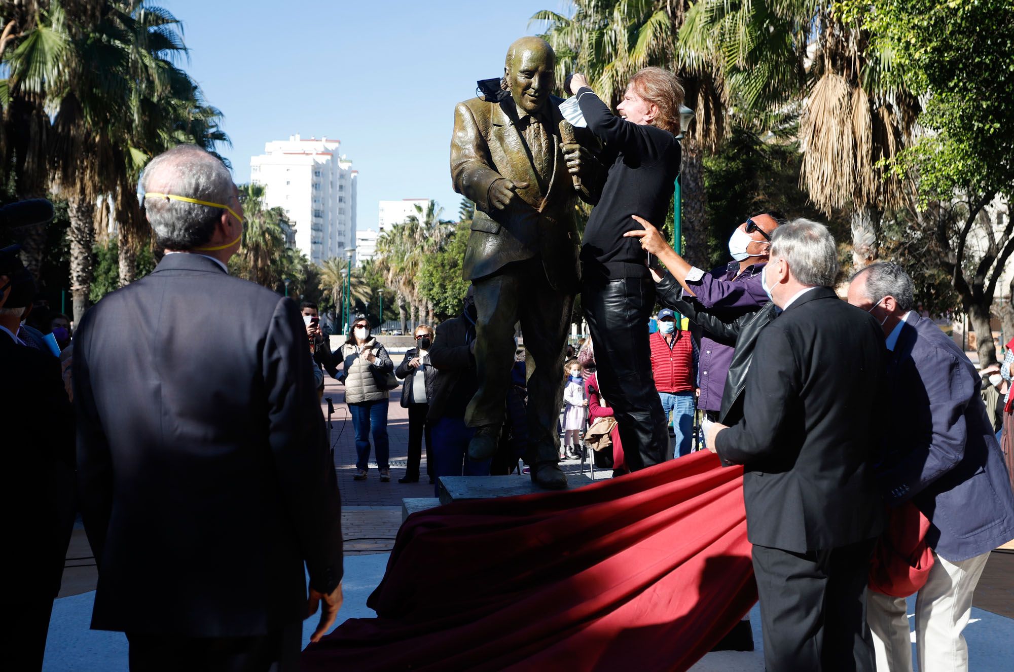 La estatua de Chiquito de la Calzada, inaugurada en el parque que lleva su nombre.