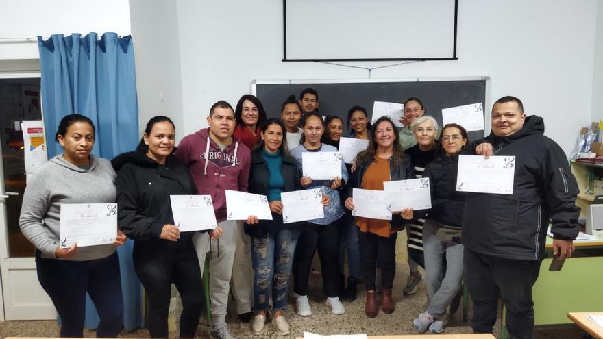 Diplomas del curso de integración social para residentes extranjeros