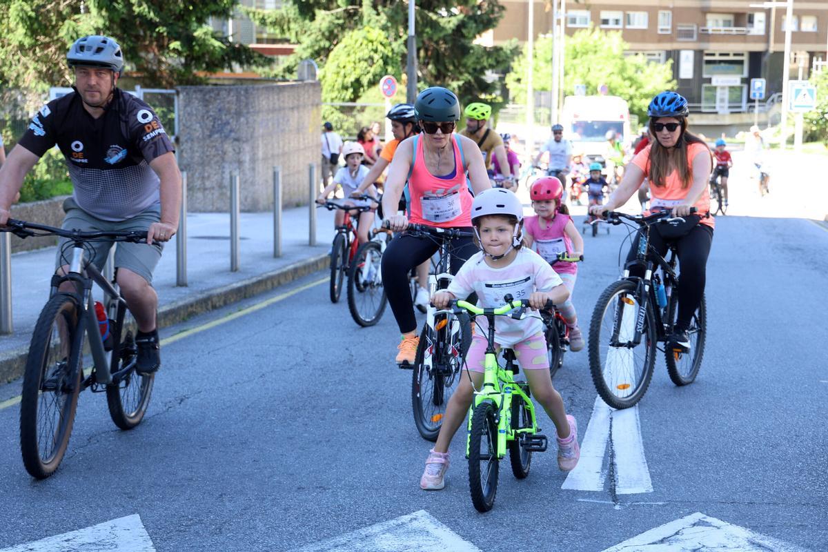 Pontevedra. Pedalada, paseo en bicicleta del colegio de Campolongo.