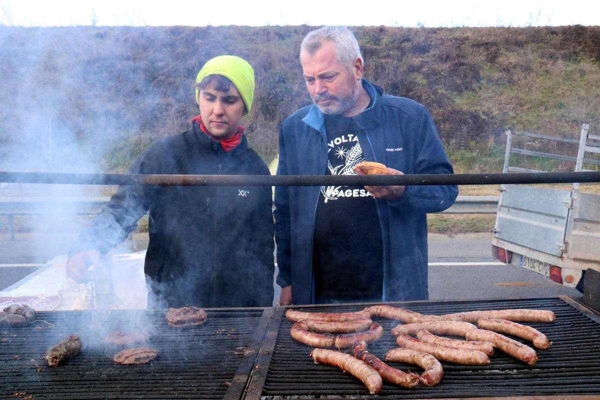 Los agricultores de la Catalunya central cortan la C-16 para protestar contra el acuerdo de la UE y Mercosur