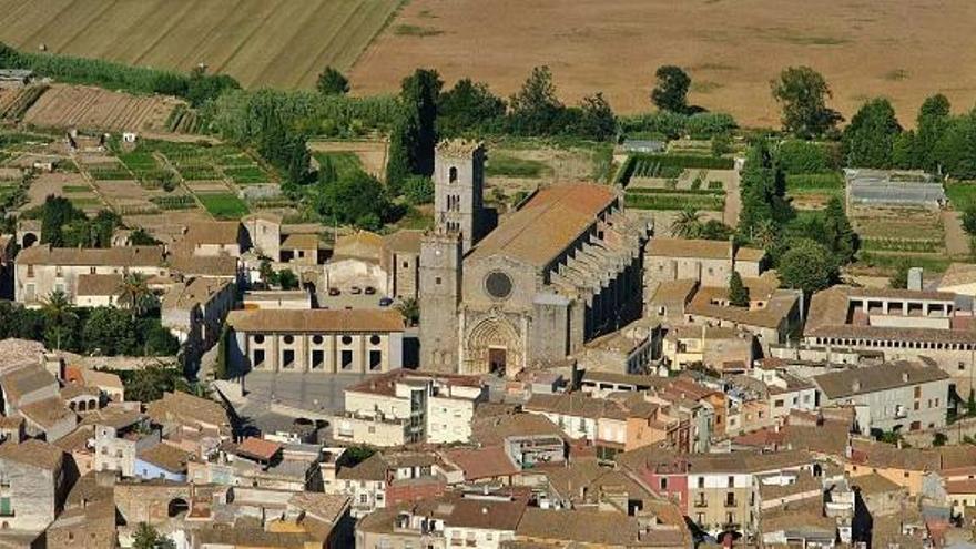 Castelló d&#039;Empúries aprova la modificació del POUM per instal·lar plaques fotovoltaiques al nucli antic