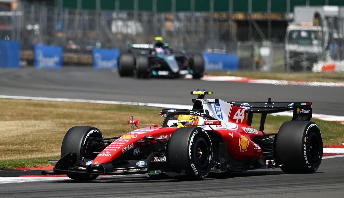 SILVERSTONE (United Kingdom), 03/07/2026.- Scuderia Ferrari driver Lewis Hamilton of Britain in action during in a practice session for the Formula One British Grand Prix at the Silverstone Circuit racetrack in Silverstone, Britain, 03 July 2026. The 2026 Formula 1 British Grand Prix is held on 05 July. (Fórmula Uno, Reino Unido) EFE/EPA/PETER POWELL