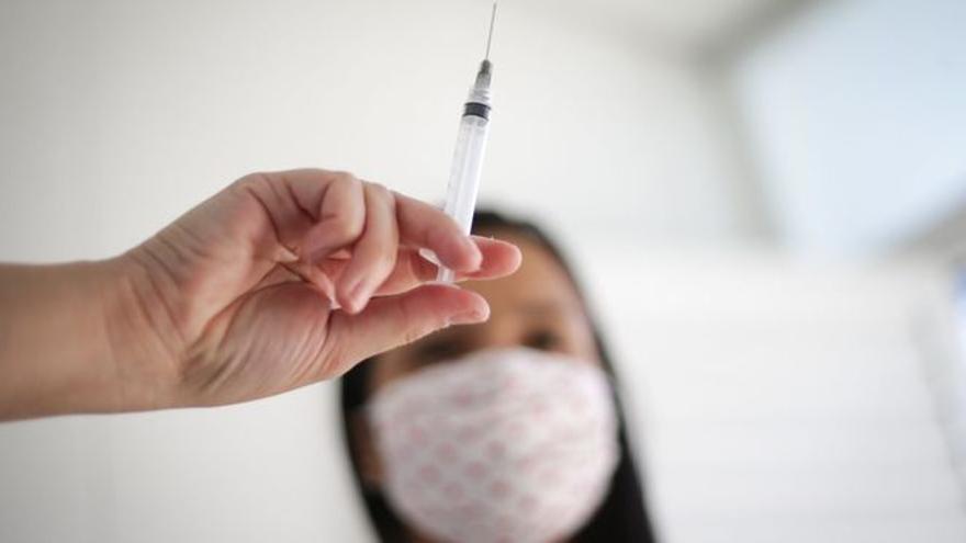 El Govern no pedirá la doble vacunación a los empleados de geriátricos.