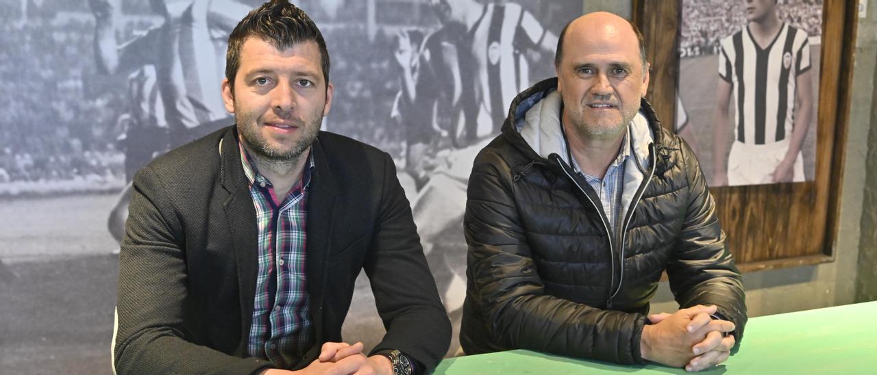 Ángel Dealbert y Fernando Gómez Colomer posan para Mediterráneo en el interior del palco del Estadio Castalia.