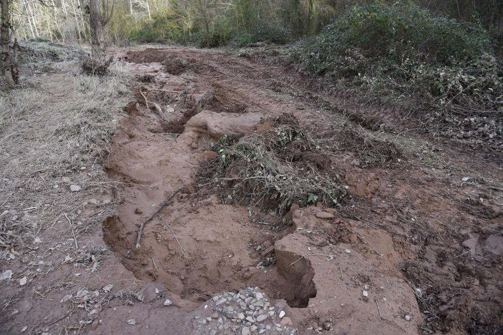 El principal camí del Suanya de Manresa, malmès pel temporal