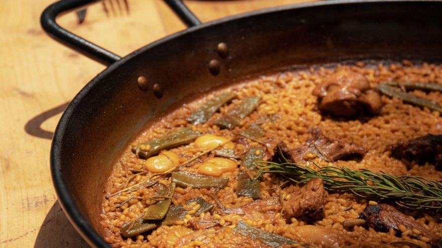 La carta ofrece desde el arroz de marisco hasta la paella valenciana. | FOTOS: ZAZÚ IBIZA