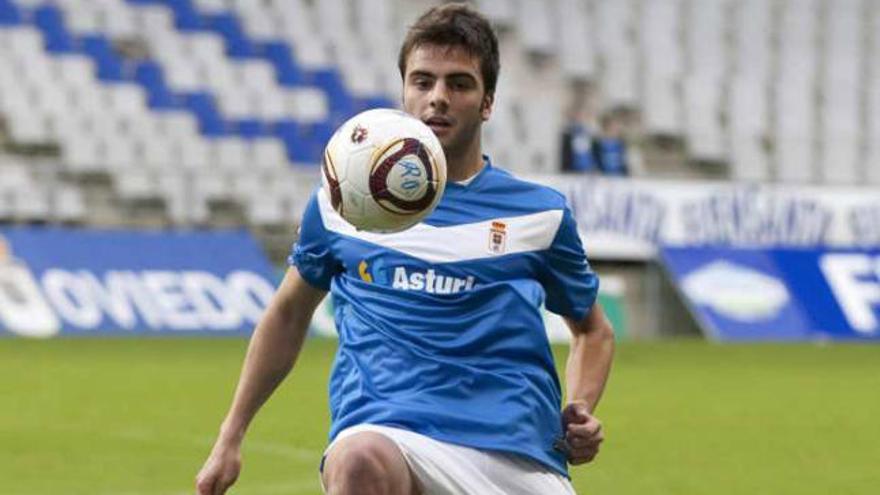 Pelayo, en una foto de la pasada campaña con la camiseta del Oviedo.