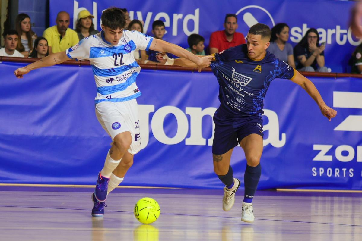 Un lance del primer partido de la eliminatoria entre el Alzira FS y el Málaga.