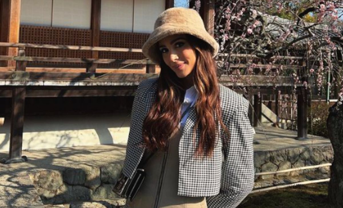 Rocío Osorno en Japón con look de Zara