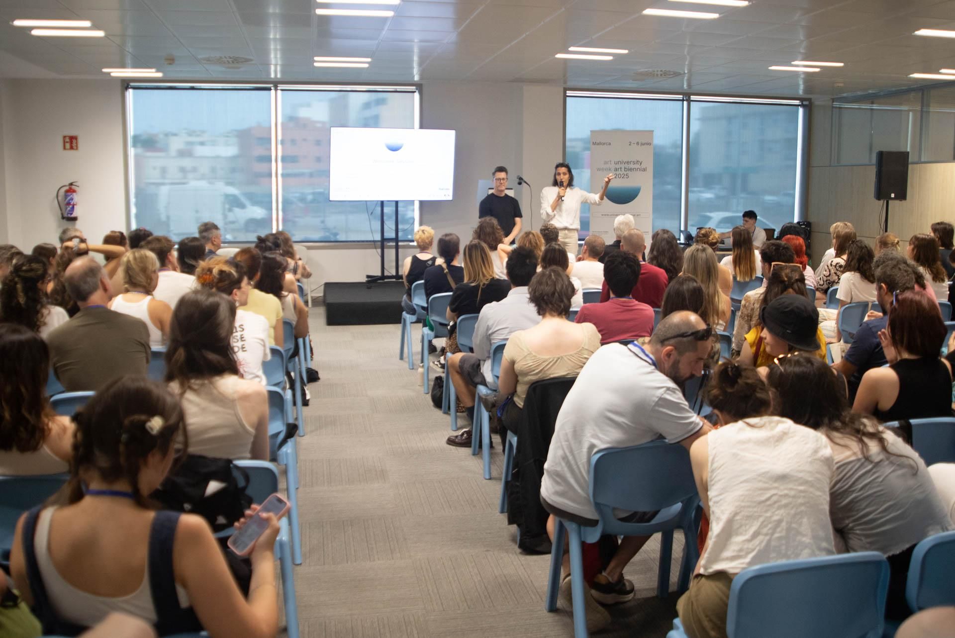 Las imágenes de la University Art Biennial - Art Week 2025