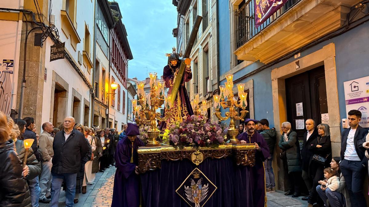 En imágenes: Villaviciosa sale con sus pasos de Semana Santa
