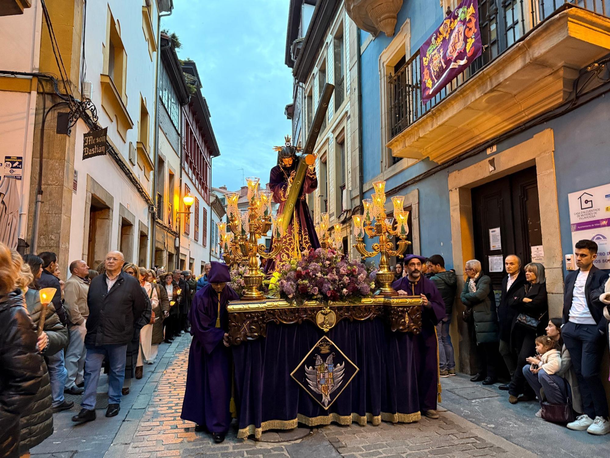 Villaviciosa por fin puede sacar sus pasos de Semana Santa por las calles