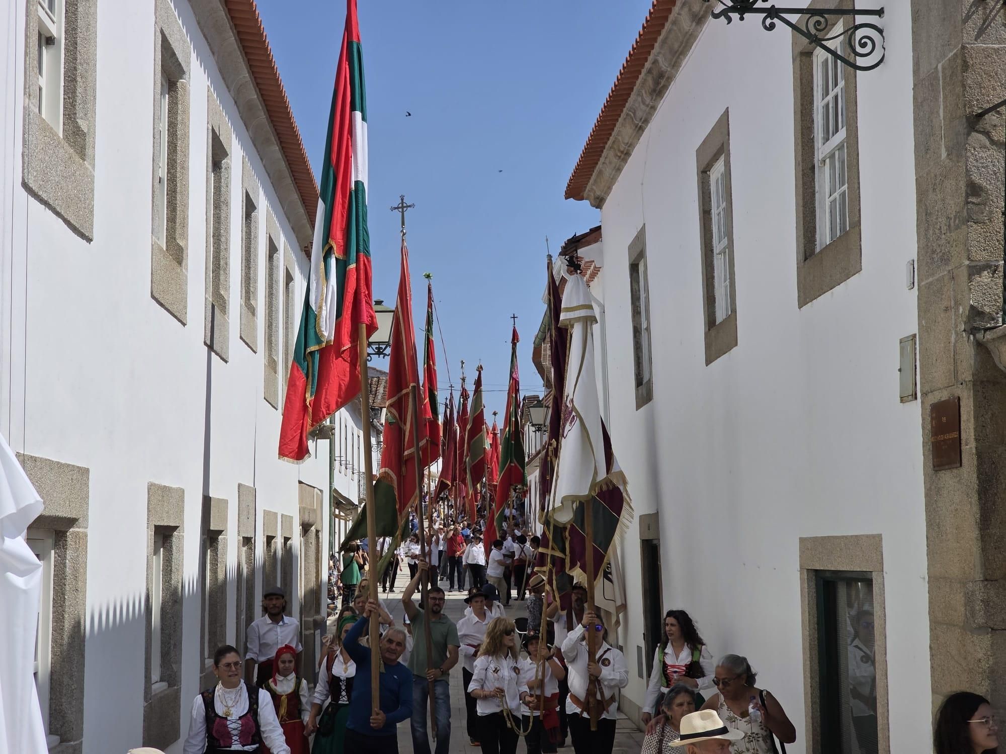 GALERÍA | Pendones de Portugal y el Reino de León, en Miranda do Douro