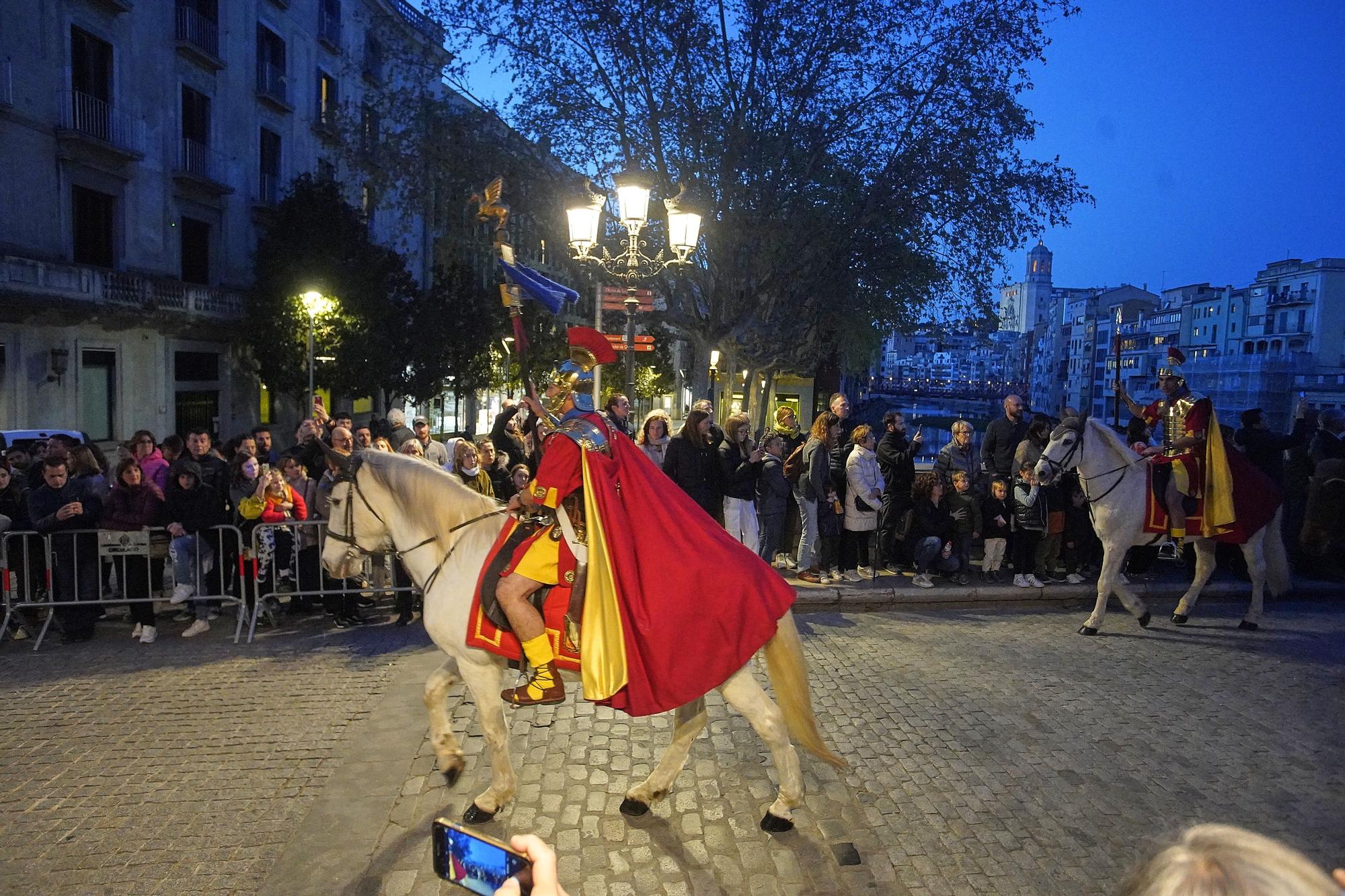Els Manaies de Girona lliuren el penó a Narcís Reixach enmig de l’emoció de la normalitat