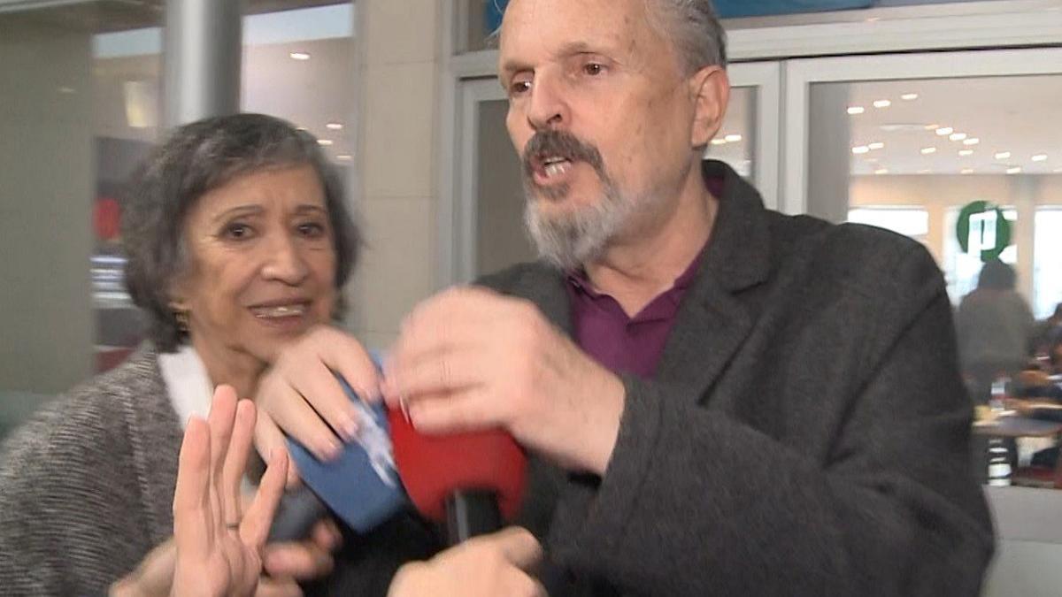 Miguel Bosé se enfada con la prensa.