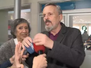 Miguel Bosé protagoniza un enfrentamiento con la prensa a las puertas de ARCO