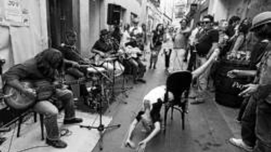 El Blues improvisa en la calle Moret