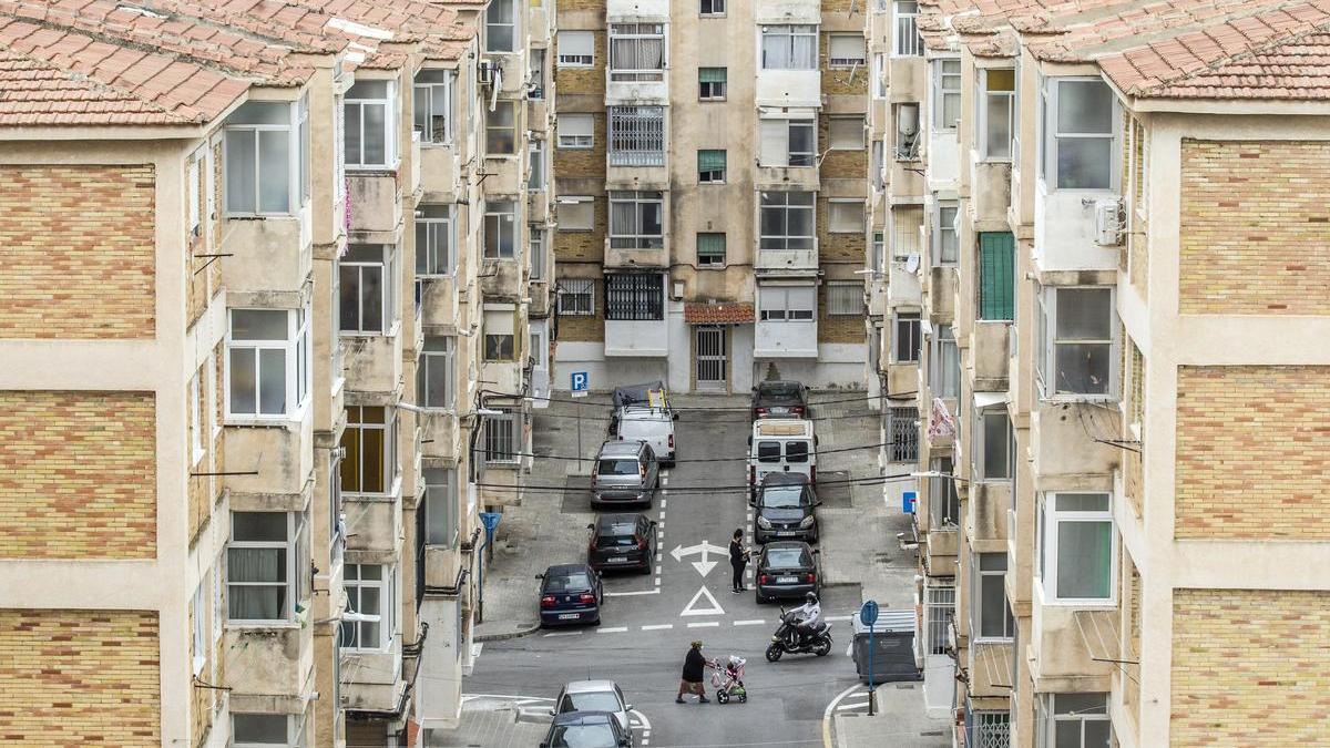 Fachadas de viviendas en la Zona Norte de Alicante.