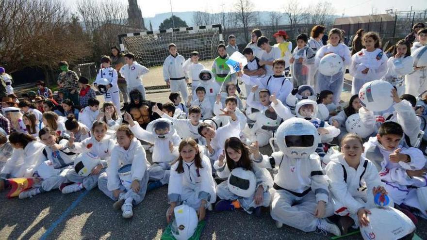 Los astronautas de la NASA gallega tomaron ayer el colegio Sagrado Corazón de Placeres. // Rafa Vázquez