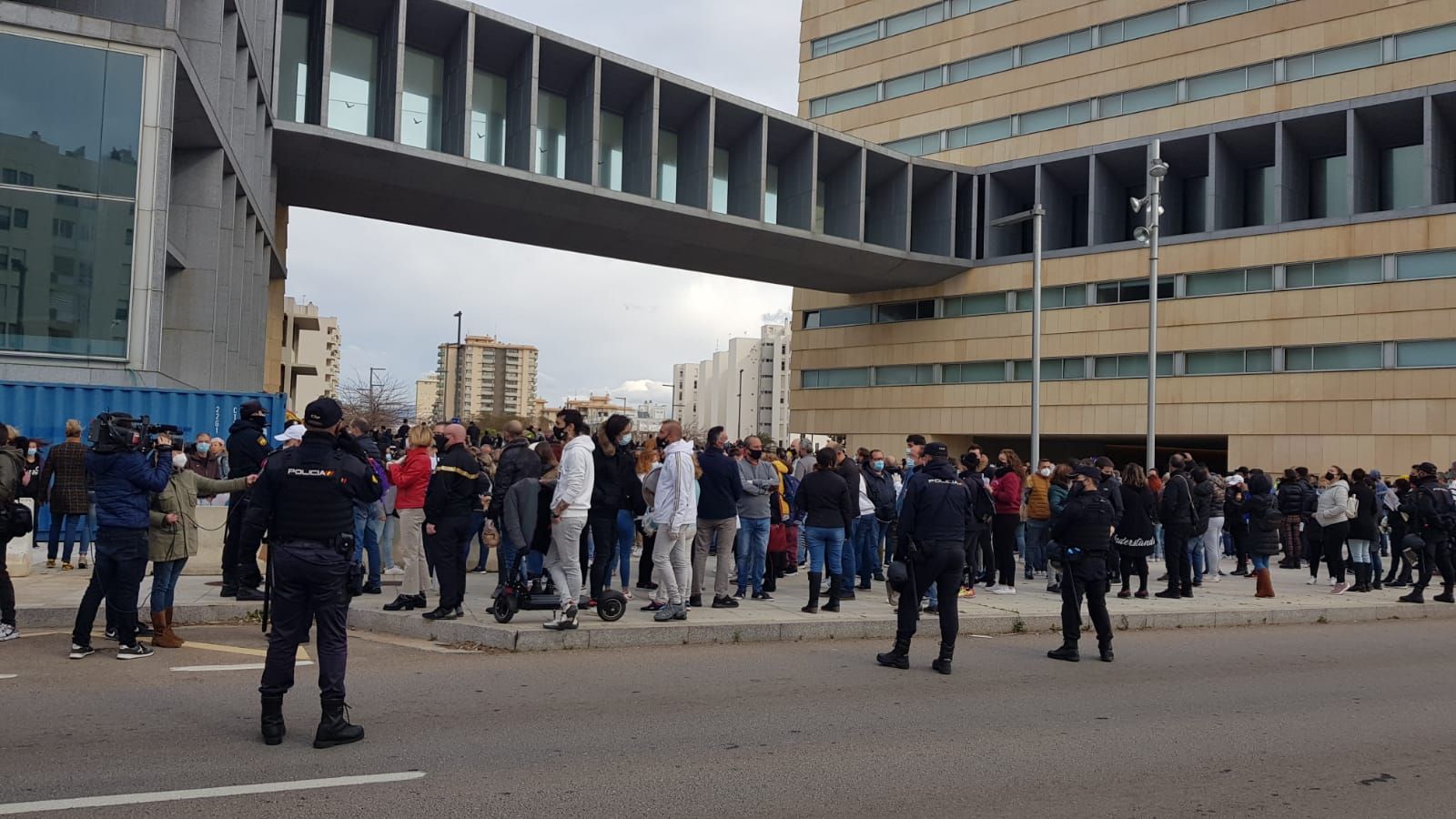 Tercera manifestación contra el cierre de la restauración