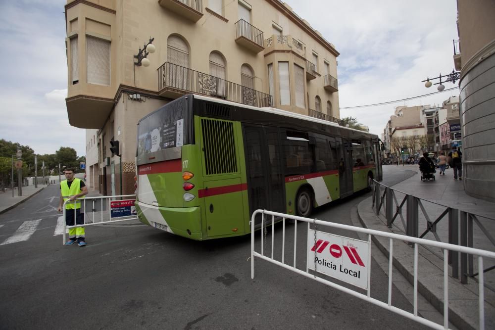 Personal del Ayuntamiento colabora en el cierre de la vía