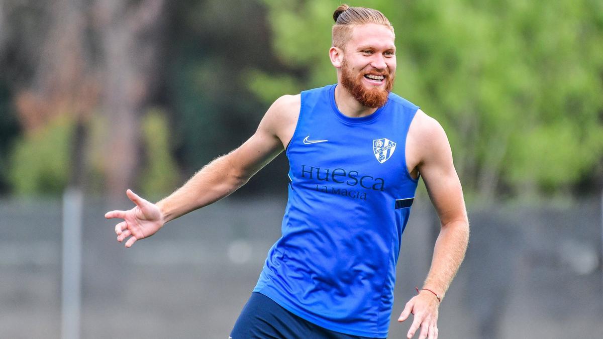 Isidro Pitta, que se perfila como titular, sonriente en un entrenamiento.