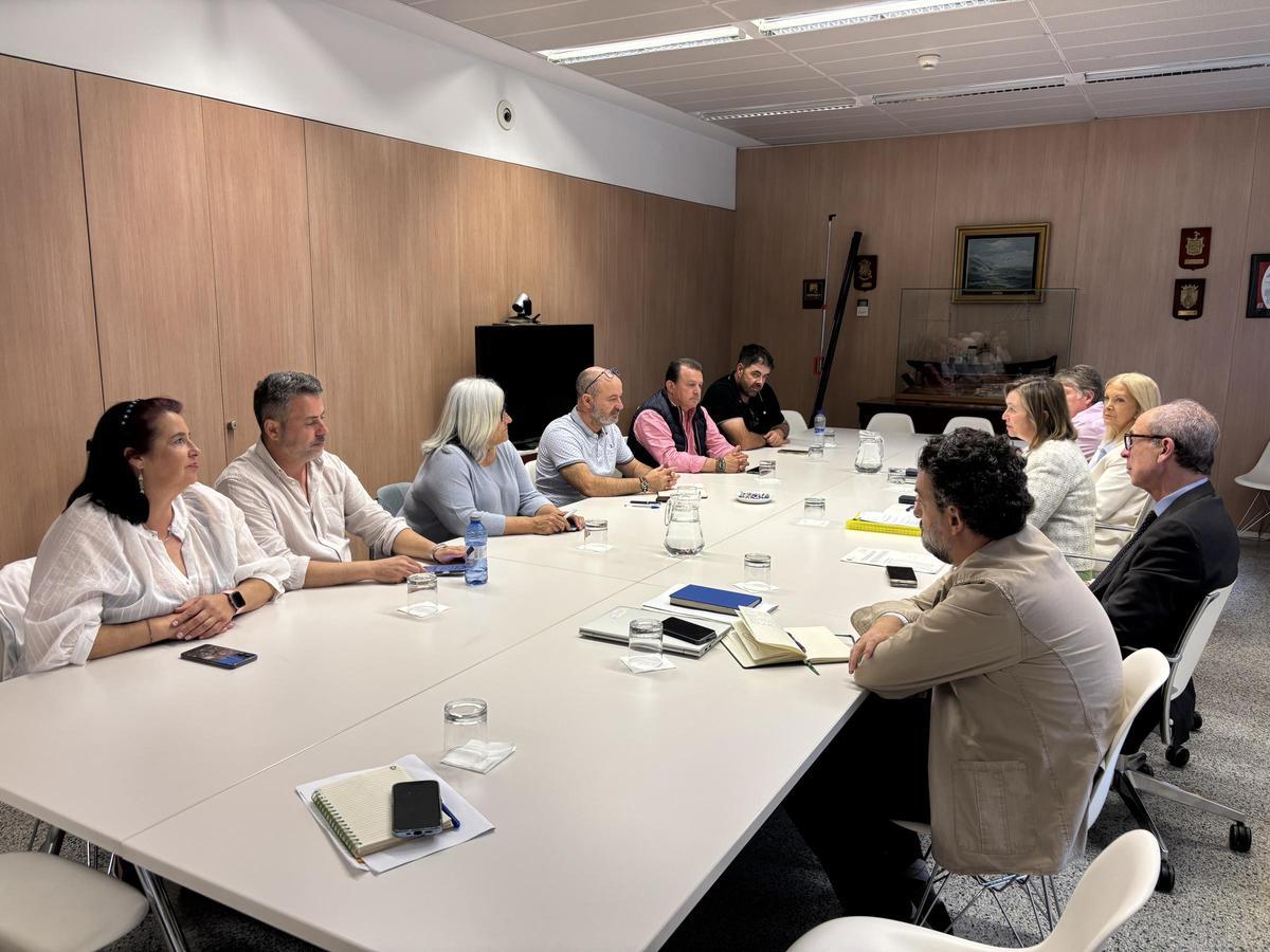 Representantes de las cofradías y la Secretaría General de Pesca en la reunión celebrada este jueves en Madrid.
