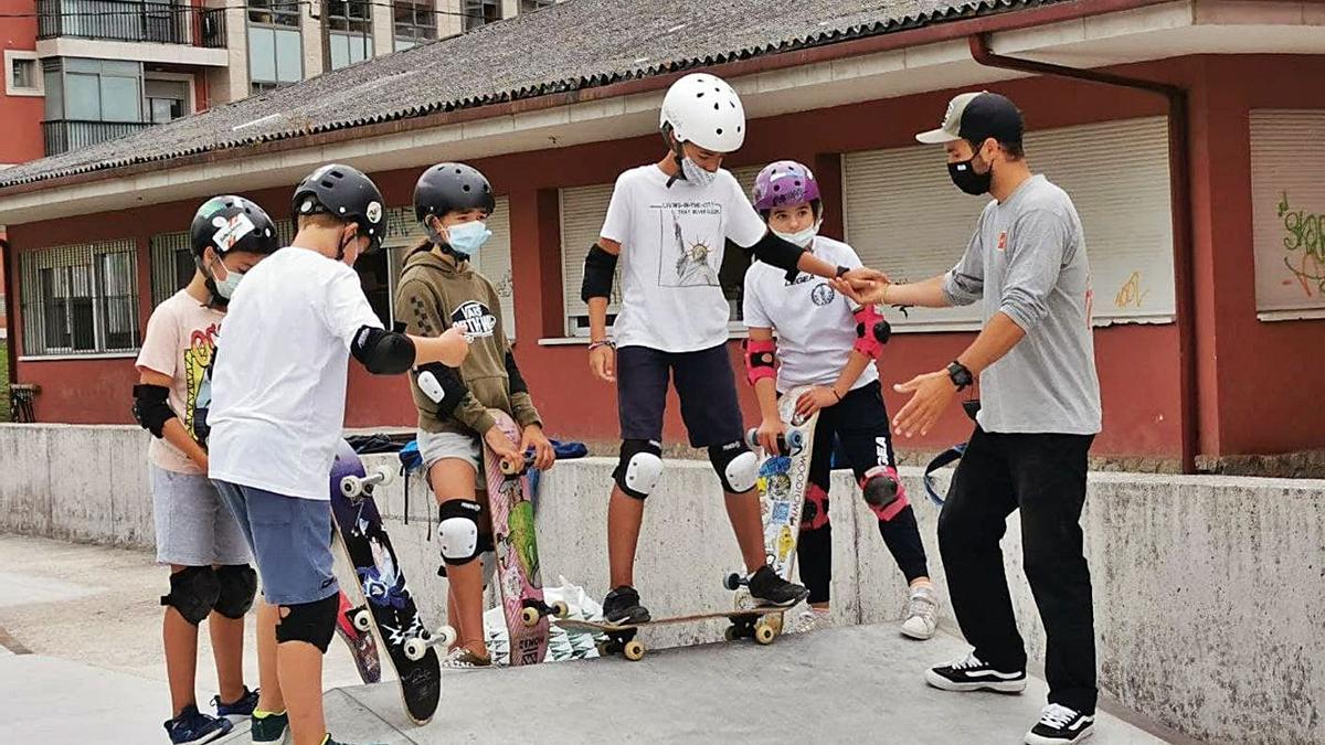 Las piruetas de skate se aprenden en Gondomar