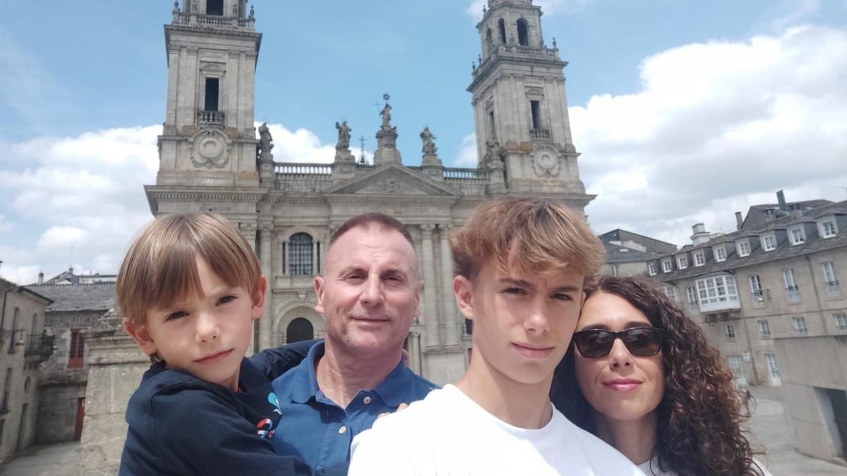 Monse y José Antonio con sus dos hijos, Daniel y Marcos; una de las familias que concilia la vida laboral y familiar en verano.