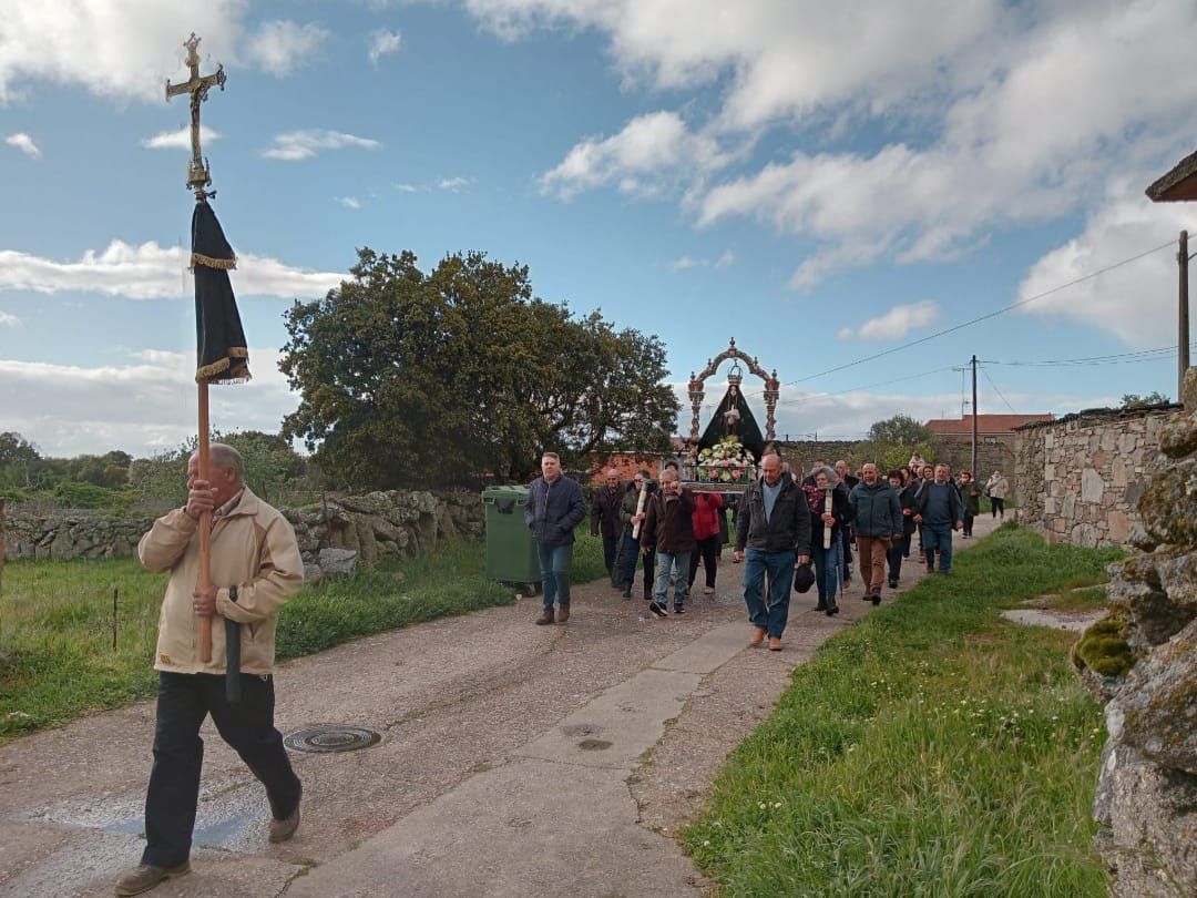 GALERÍA| Viernes Santo en Villardiguea con procesión y sopas de ajo