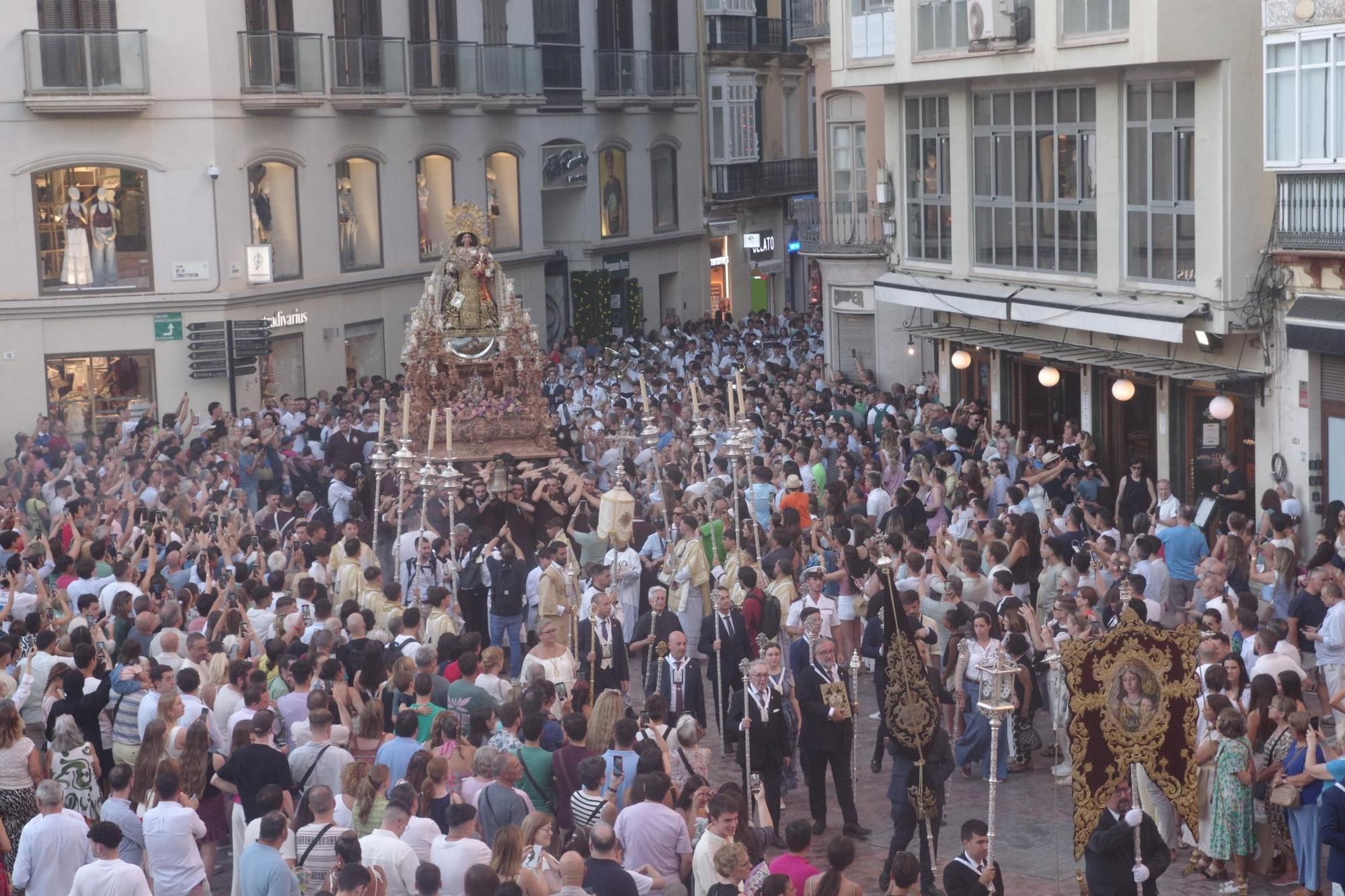 La procesión de la Virgen del Carmen Coronada de El Perchel, en imágenes