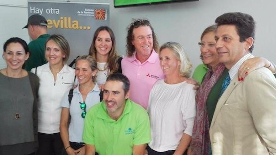 Miguel Ángel Jiménez recibió en su Academia de Torremolinos a representantes de varios campos de golf de Sevilla.