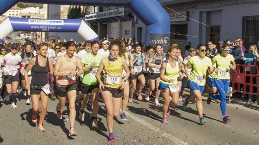 Momento de la salida de las corredoras en la Cursa de la Dona de Ontinyent.