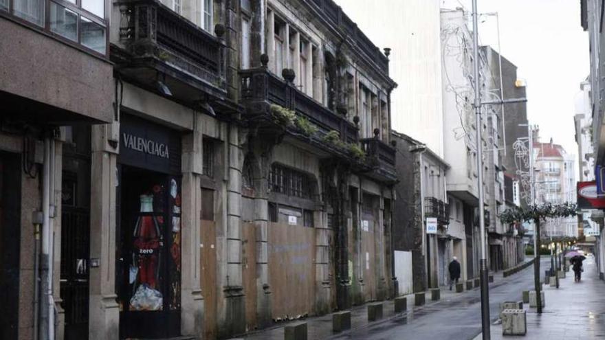 La calle Serafín Pazo, que Bamarti propuso peatonalizar a propietarios y Concello. // Bernabé / Luismy