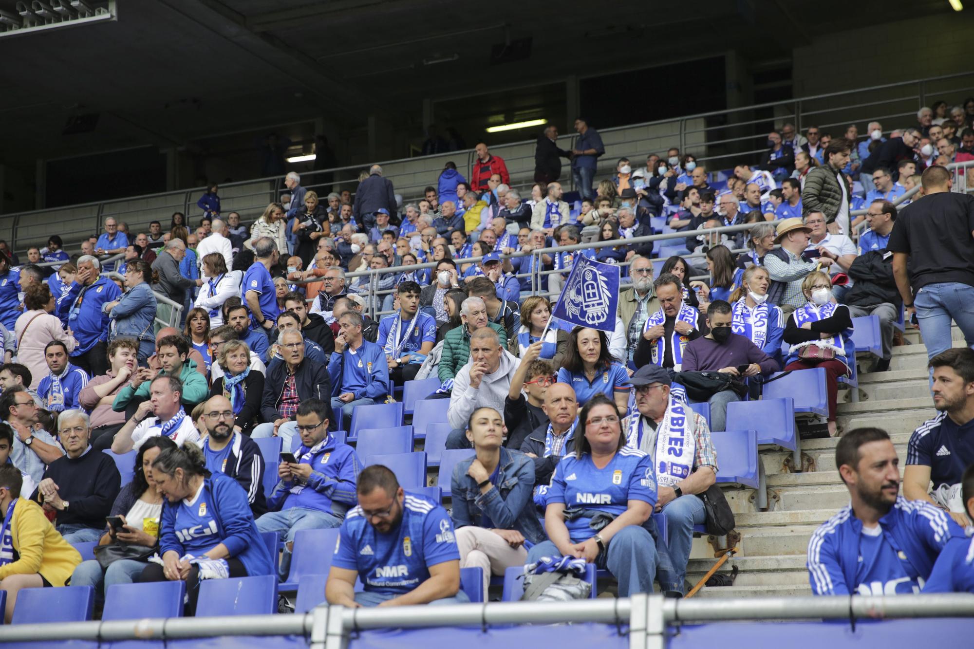 ¿Estuviste en el partido entre el Real Oviedo y el Ibiza? Búscate en esta galería de fotos