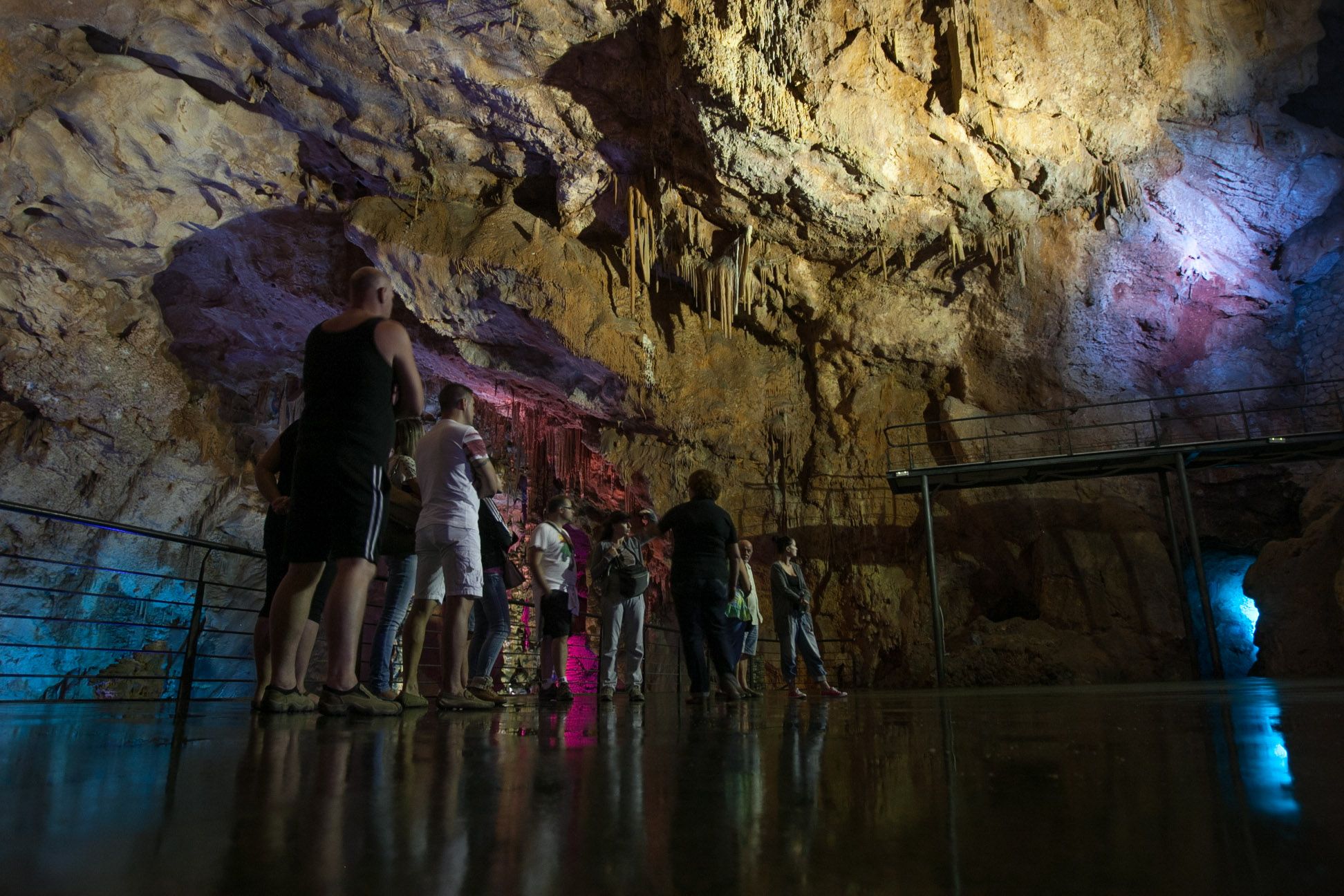 Cuevas del Canelobre, un tesoro en la provincia de Alicante