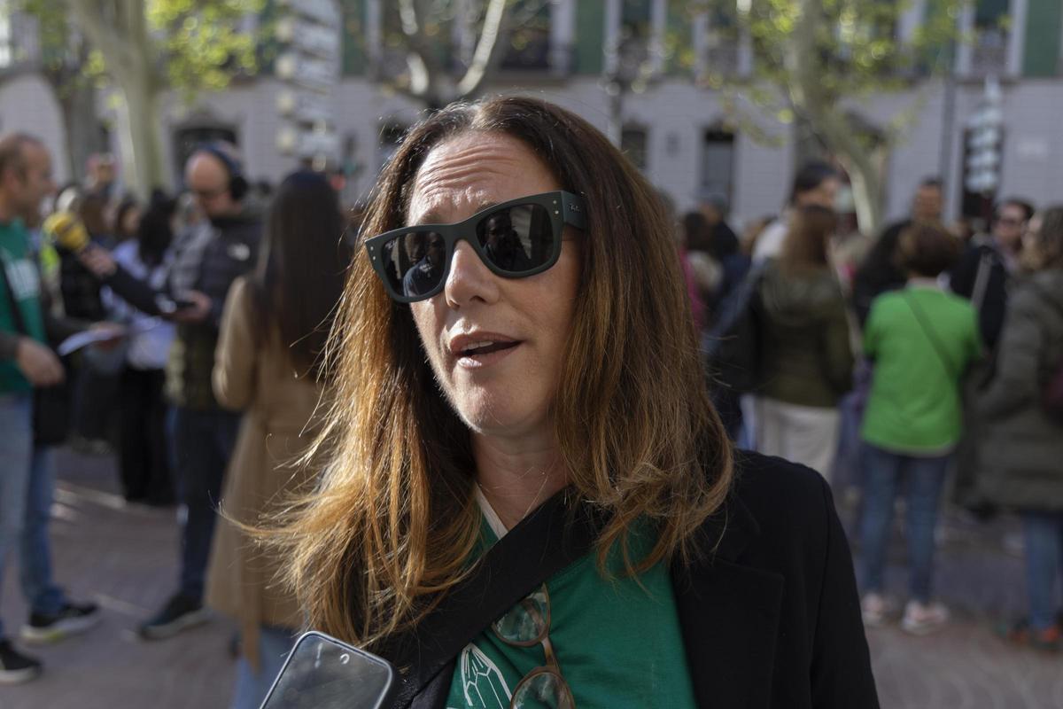 La concentración de apoyo a la huelga educativa en Xàtiva, en imágenes La concentración de apoyo a la huelga educativa en Xàtiva, en imágenes
