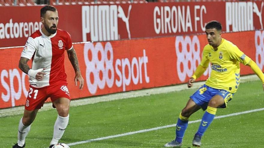 Antonio Luna, en acció durant un Girona-Las Palmas a Montilivi.