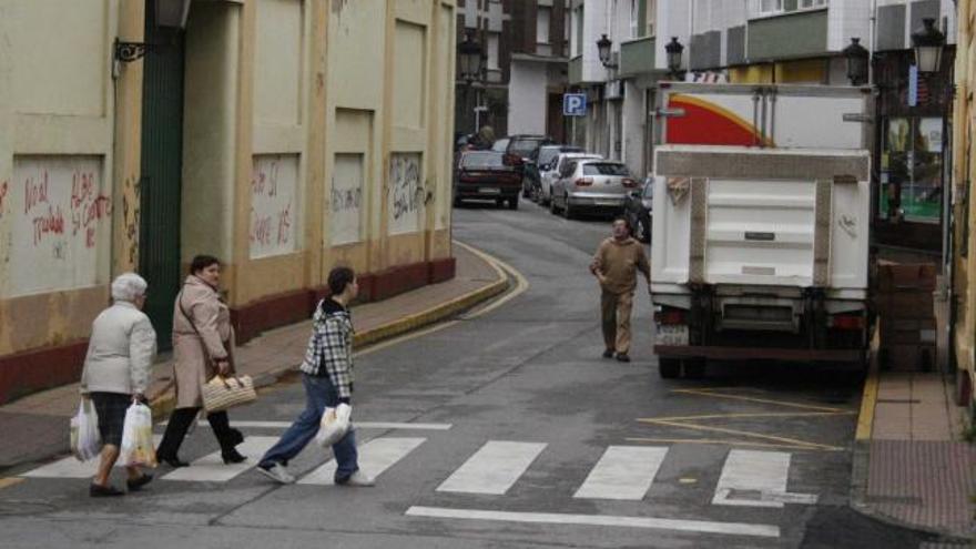 La calle Carlos Albo de Candás.