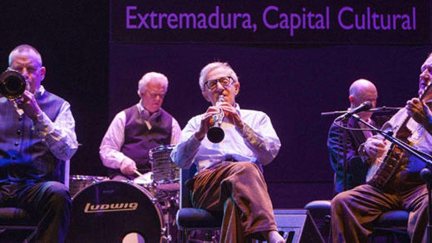 Woody Allen y su "New Orleans Jazz Band" encandilan a Badajoz - La Opinión  de Málaga